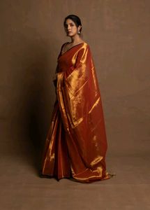 Graceful Tissue Saree – Lightweight, Glossy