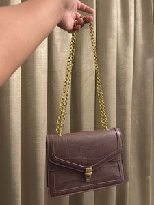 Chic Crocodile Textured Crossbody Bag