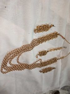 Elegant Pearl and Gold Jewelry Set
