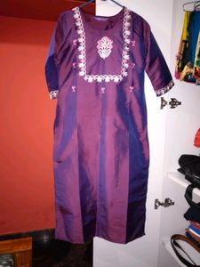 Purple 💜 Suit Set..Kurthi Top , Dupatta And Pant ... It's New One Used Just Once ... Size M..