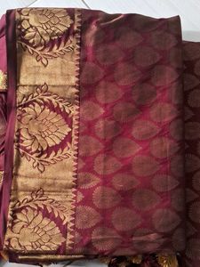Elegant Maroon &amp; Gold kanchipuram Saree &amp; blouse