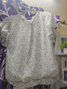 Chic Floral Print Blouse with Ruffle Details