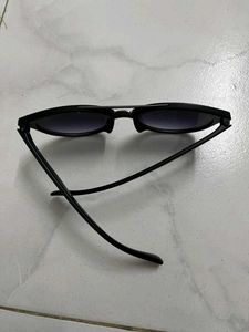 Stylish Black Cat-Eye Sunglasses