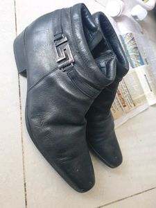 Chic Black Leather Ankle Boots