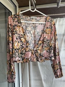 V-Neck Floral Print Cropped Top