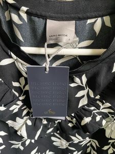 Veramoda Chic Floral Sleeveless Top