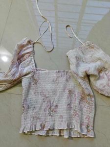 H&amp;M Floral Smocked Puff Sleeve Top