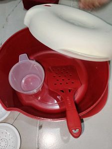 Microwave idli Crisper &amp; Warmer