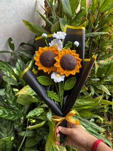 crochet sunflower and daisy bouquet