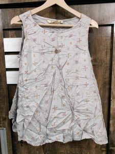 Patterned Sleeveless Top With Dipped Hem