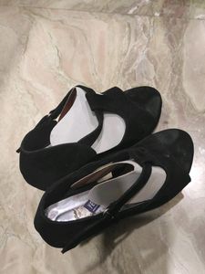 Girls Heels Wedges 7 Number Written On Back Of It