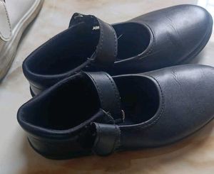 Black school shoes for girls
