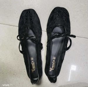 Elegant Black Lace Ballerina Flats