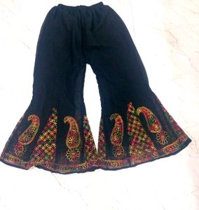 🆕💥30₹ Off Chikenkari Embroidered Palazzo