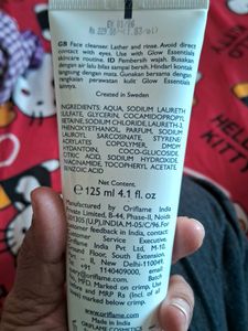 Oriflame Glow Essential Facewash With Vitamins E And B3