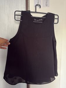 Chic Black Sleeveless Top