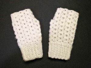 Crochet v-stitch gloves