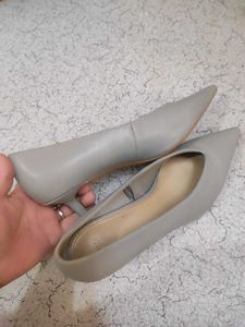 H&amp;M Grey Pointed heels FIXED PRICE Rs700.