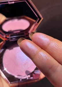 Fenty Diamond bomb highlighter Lavender Luv