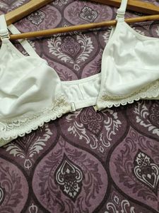 Comfortable White Everyday Bra(fixed price)