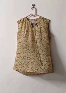 sleeveless top