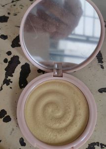 Myglamm K.PLAY Highlighter in the shade "Melon"