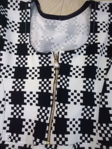 Black and white Top