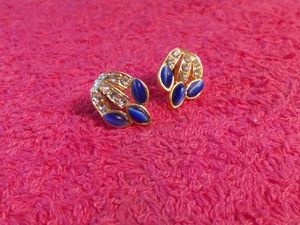 Brand New Gold Coloured Blue And White Stoned Stud
