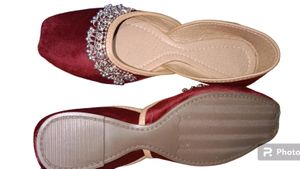 Maroon Embroidered Juttis
