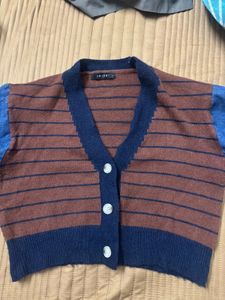 Stylish Cardigan with Denim Sleeves