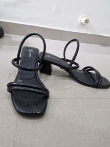 Chic Black Strap Sandals