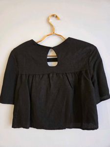 H&amp;M Black Crop Top 32"
