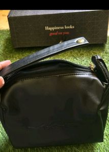 MAC BLACK TRAVEL POUCH