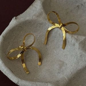 Elegant Gold Bow Earrings