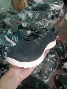 NEW NO USED SPORTS SHOES FOR MEN.
