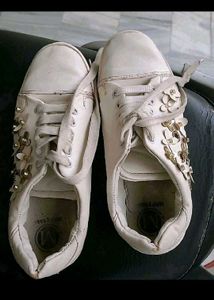 Stylish White Sneakers with Floral Embellishments