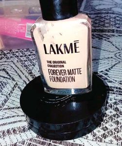 Llakme matte foundation and compact