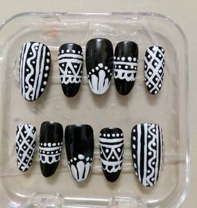 Black &amp; White Abstract Press-On Nails