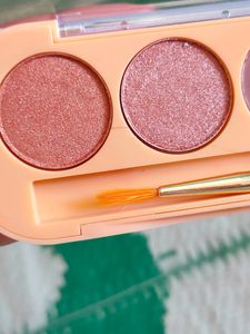 EYE SHADOW