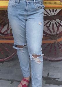 Light Wash Ripped Jeans