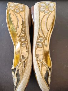 Golden Embellished Jutti