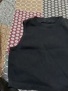 Black Ribbed Cropped Tank Top
