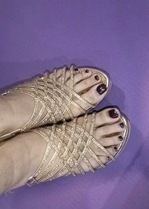 Sparkling Gold Heels 6in and size (6)