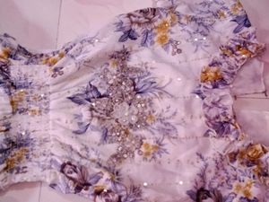 Stretchable TraditionalElegance with a ModernTwist