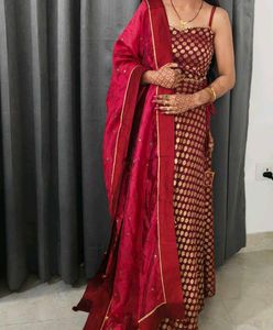 maroon anarkali with cream net dupatta