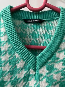 Trendy Houndstooth Knit Vest