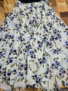 Ruffled pant (skirt flare) with navy top