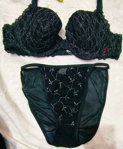 Black Lace Bust Intimates Bra with brief