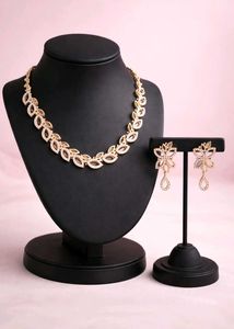 Elegant Floral Necklace &amp; Earring Set
