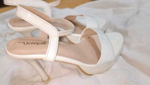 ✨Elegant White Ankle Strap heels🤍👠